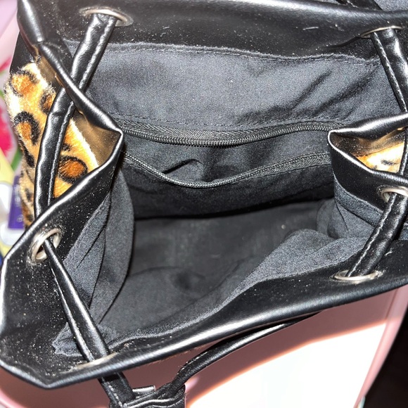 Leopard Print Drawstring Backpack - Picture 4 of 4
